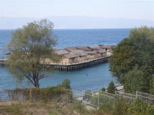 BAY001