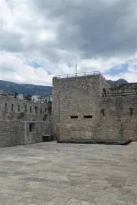 FORT003